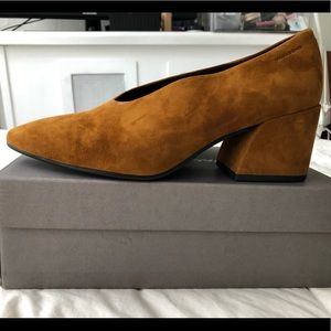 Vagabond Eve suede block heel pumps rust /mustard